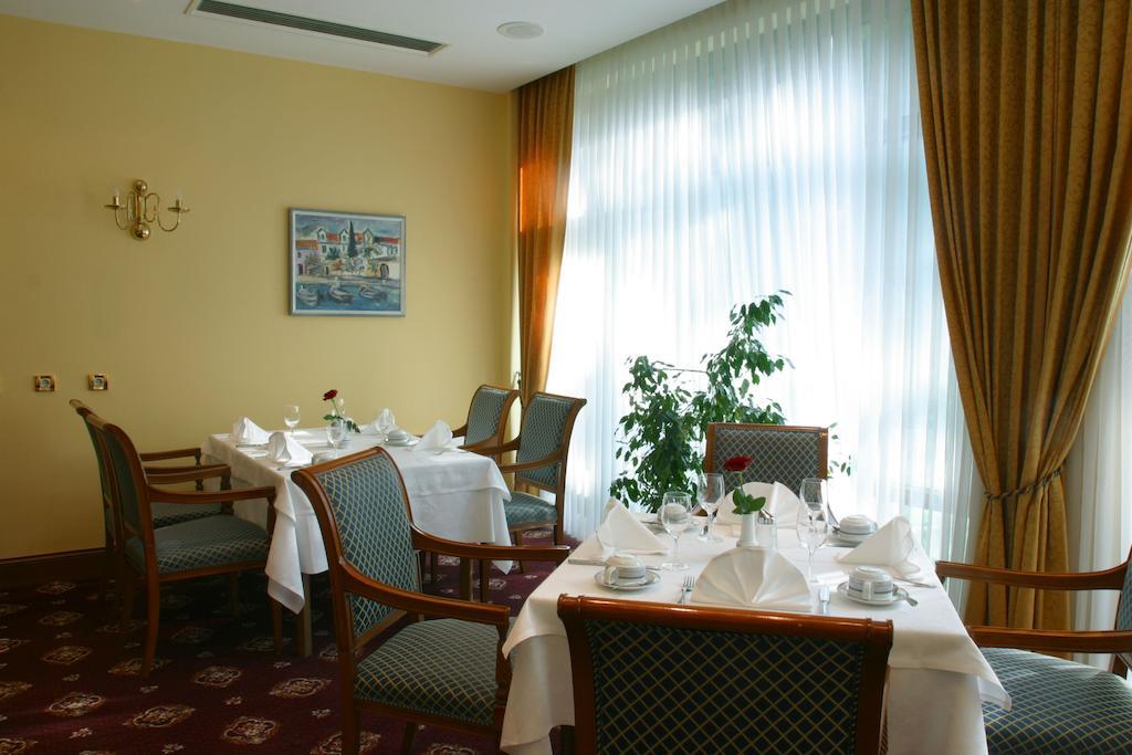 As 4* Zagreb
